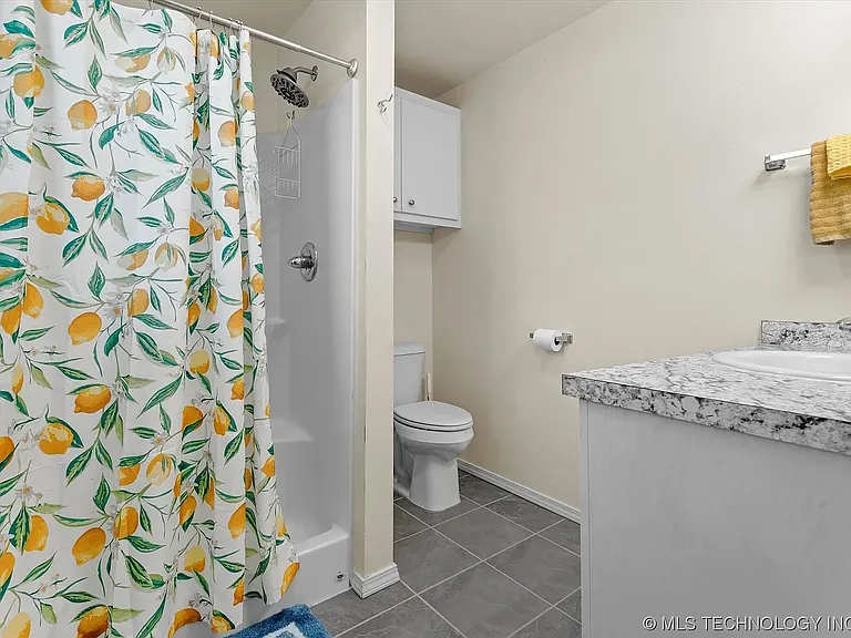 1449 S Oak Ave — Photo 16
