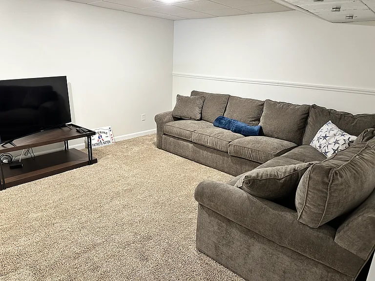 media/game room
