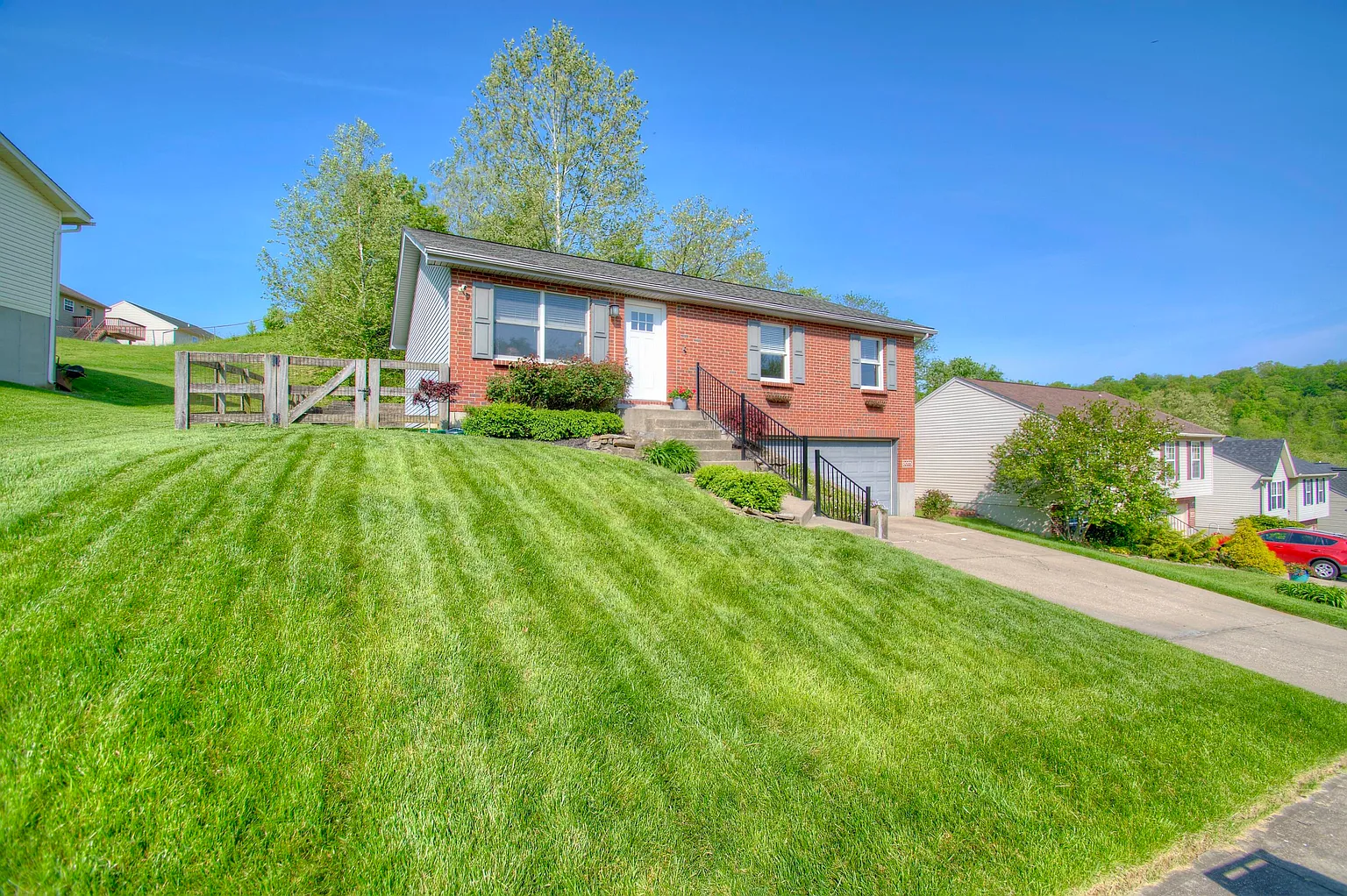 2075 Gribble Dr photo 1
