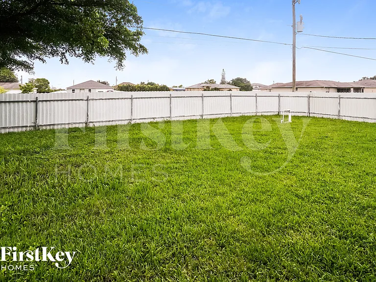 2031 NE 9th Pl — Photo 15