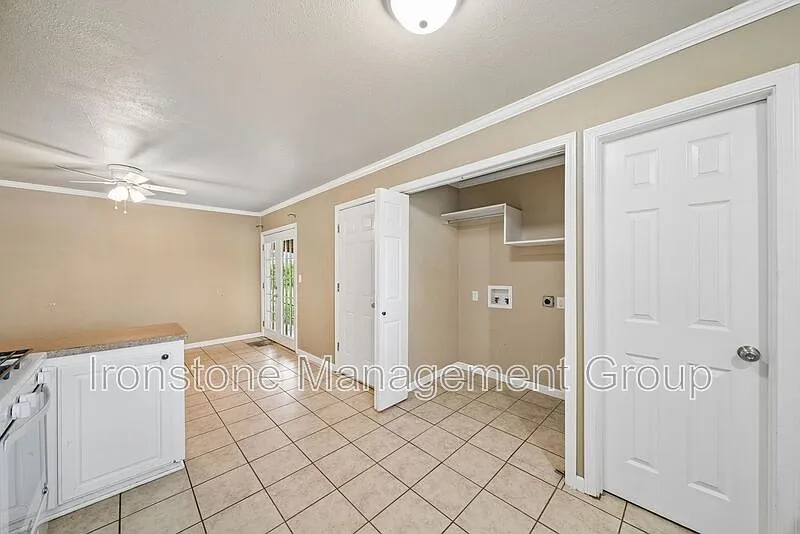 3 bed, 2.0 bath, 1200 sqft, $1,495 — Photo 4