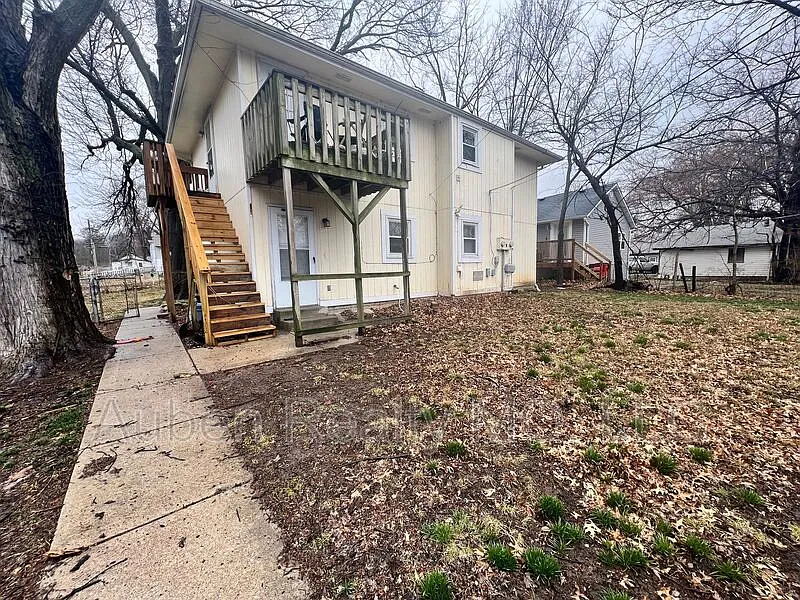 2 bed, 1.0 bath, 800 sqft, $995 — Photo 2