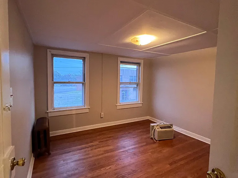 201 New St — Photo 4