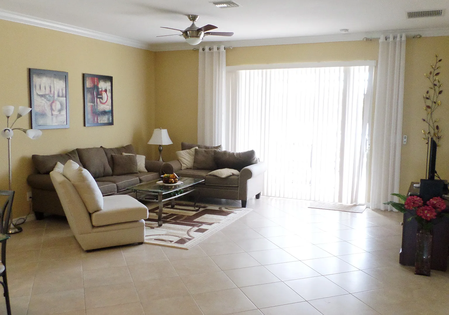 3 bed, 2025 sqft, $5,100 — Photo 1