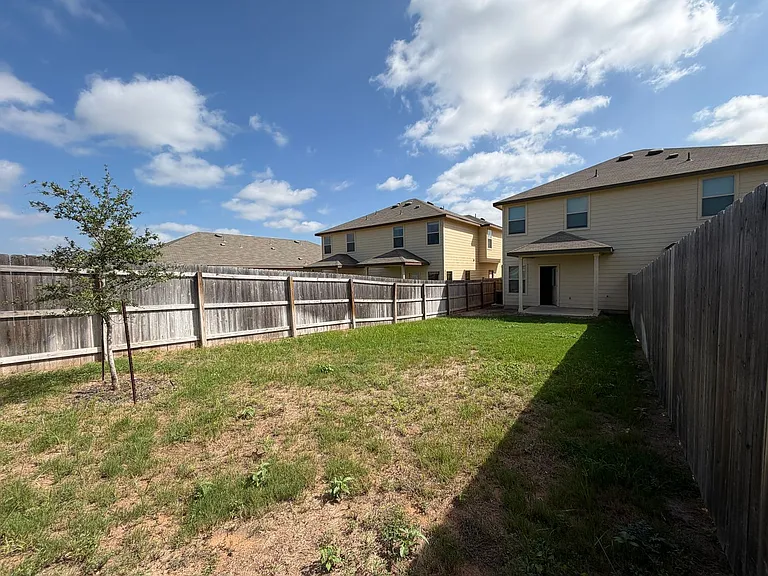 466 Emma Dr — Photo 24
