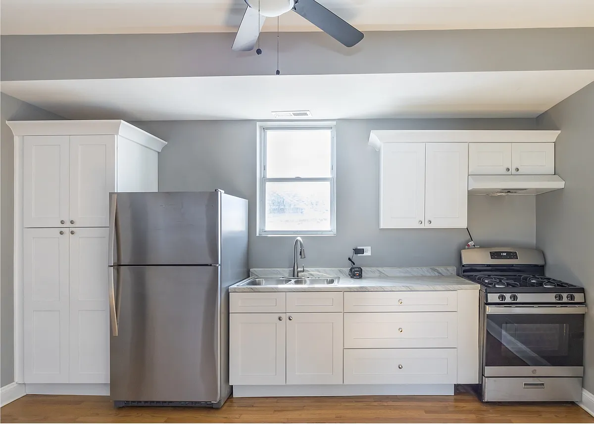 Building Photo - 2611 Highland Ave #2