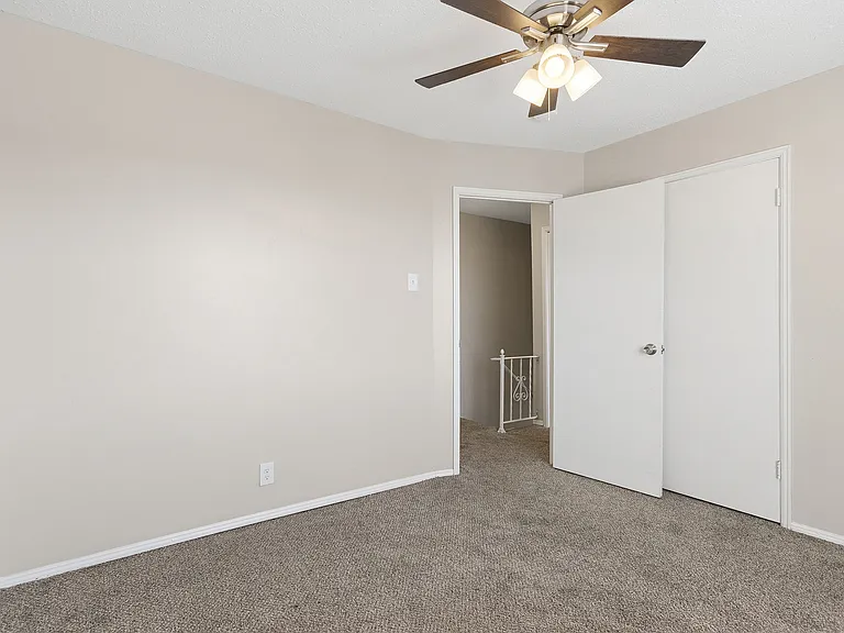 ReNew on Blues Apartments & Townhomes — Photo 18
