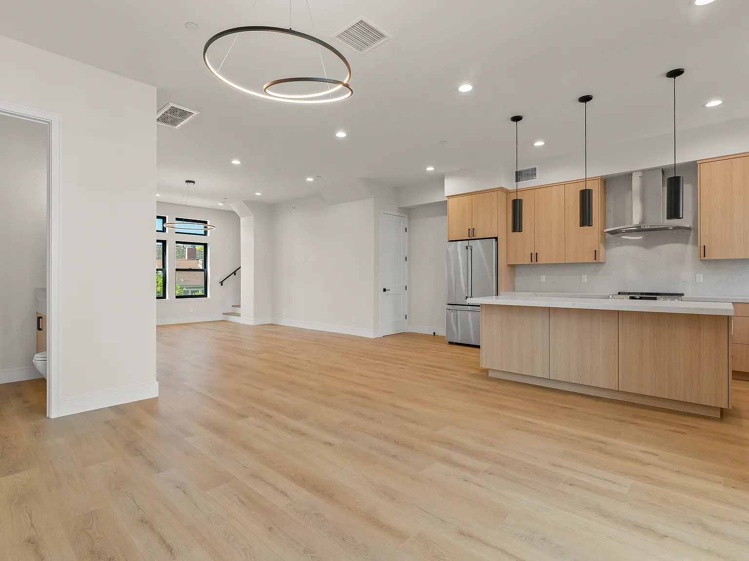 4 bed, 3.5 bath, 2053 sqft, $7,195 — Photo 4
