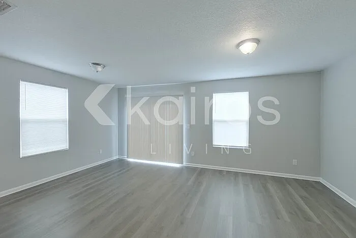 1349 Mull St — Photo 5