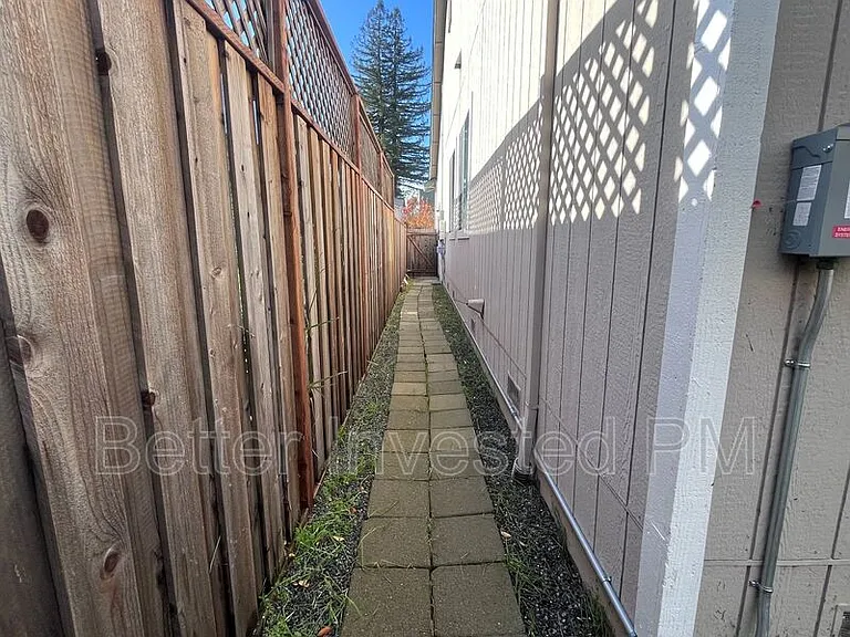 2423 Guerneville Rd — Photo 14