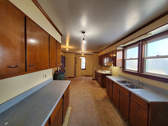 2nd image of 433 Park St