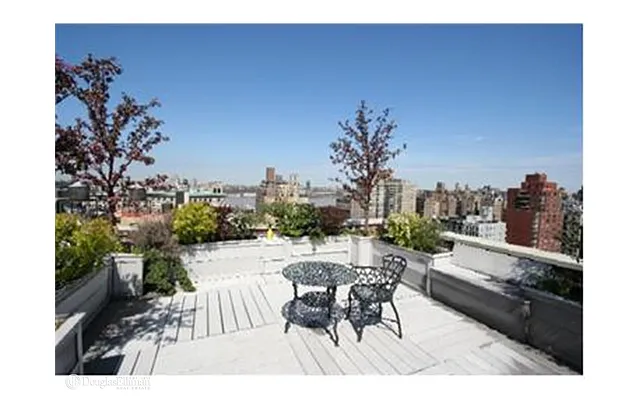 Sold by Douglas Elliman | media 24