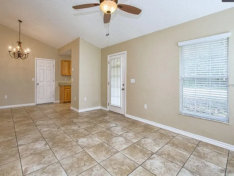 25024 Quaker Ridge Ave — Photo 7