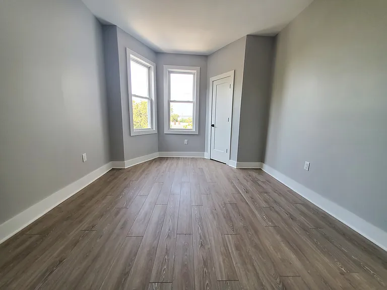 484 Kennedy Blvd #2F — Photo 4