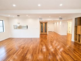 1310 Roxbury Dr, Los Angeles, CA