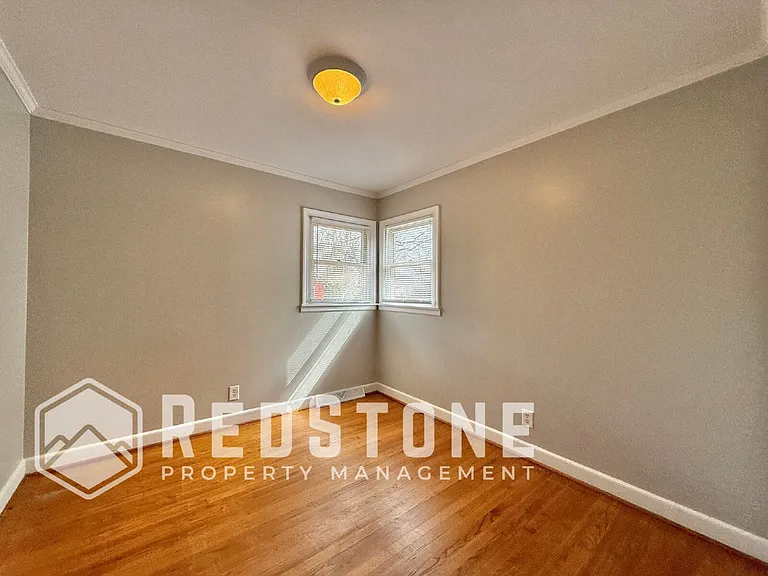 2120 Young St — Photo 8