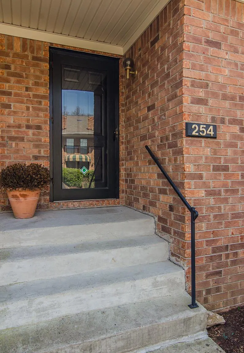 2 bed, 1793 sqft, $2,400 — Photo 2