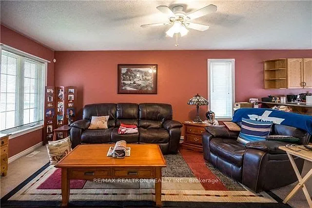 3 bed, $2,250 — Photo 2
