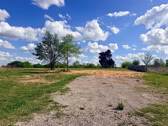 2nd image of 517 County Road 1390
