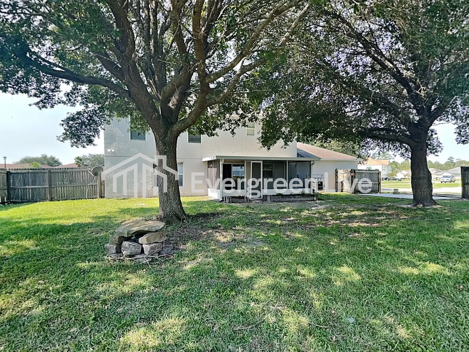 3 bed, 2.0 bath, 2395 sqft, $1,995 — Photo 3