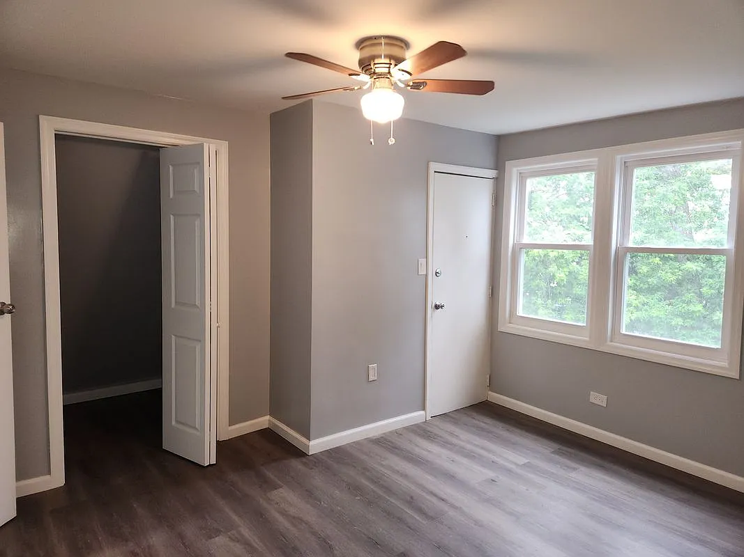 2 bed, 1.0 bath, 800 sqft, $1,900 — Photo 2
