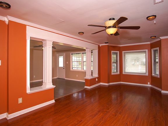 4th image of 3615 Marymont Dr NW