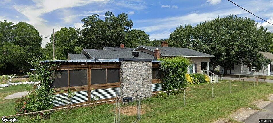 1st image of 303 Hasty St