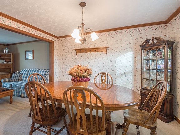 2nd image of 413 Garden Gate Ct