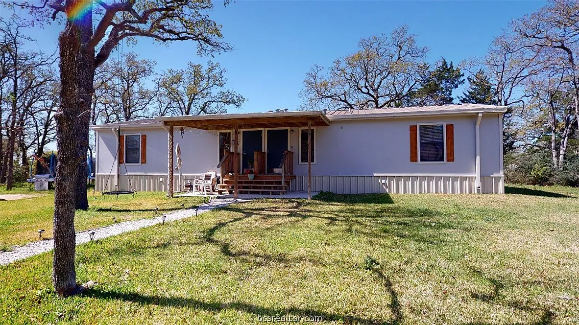 2 bed, 1.0 bath, 783 sqft, $1,050 — Photo 2