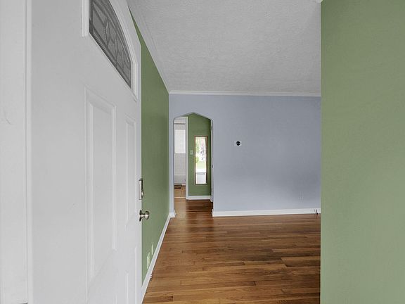 5th image of 110 Valley Dr
