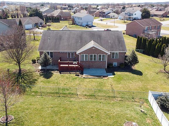 5th image of 342 Debrina Ct