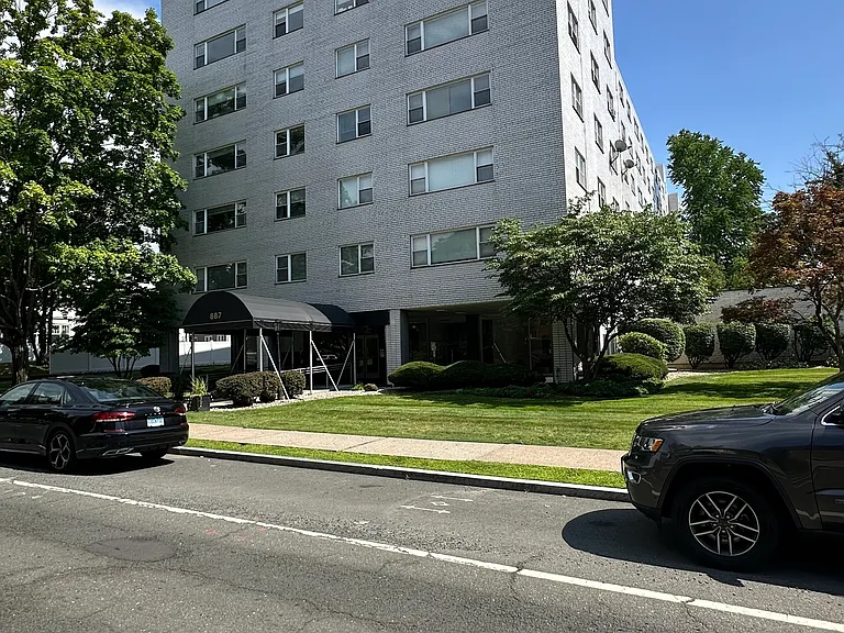 887 Farmington Ave #2I — Photo 1