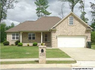 232 Chestnut Oak Cir, Owens Cross Roads, AL 35763