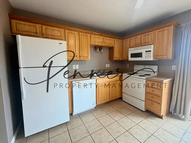 1015 NW Willow Dr — Photo 4