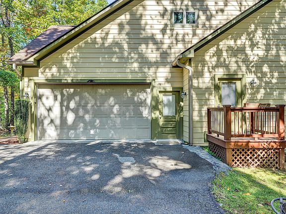 3rd image of 30 Boulder Point Dr