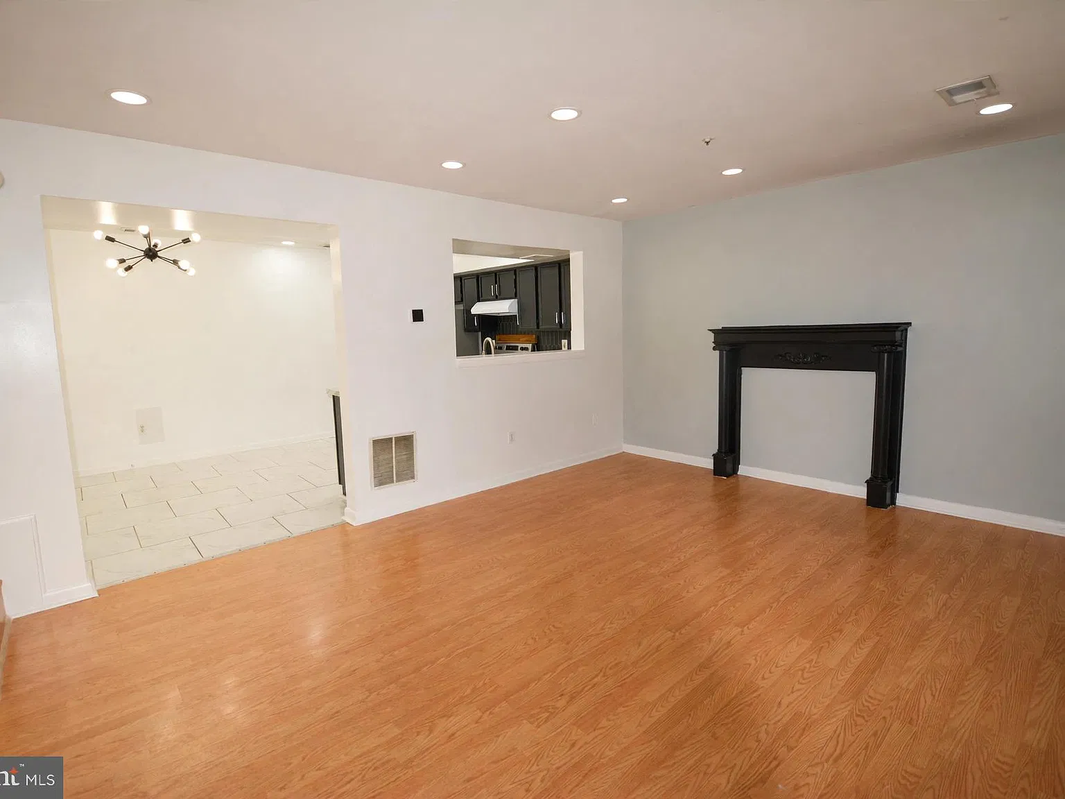 3 bed, 2.5 bath, 1660 sqft, $2,500 — Photo 4
