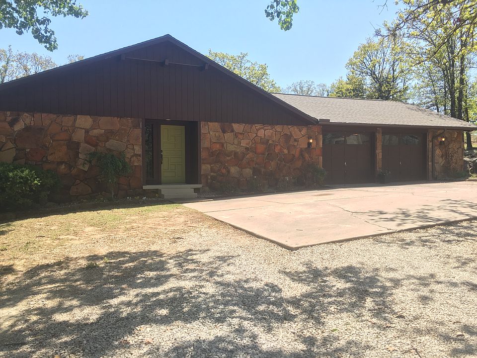 Stone exterior, 2 car garage
