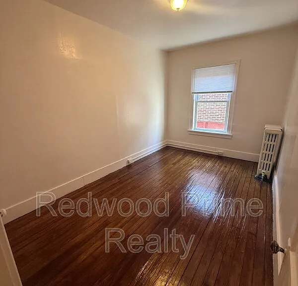110 Lloyd St #5 — Photo 12