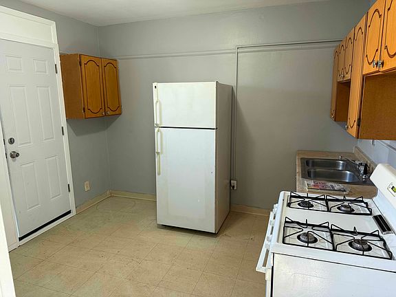 2nd image of 438 N Park Ave #2