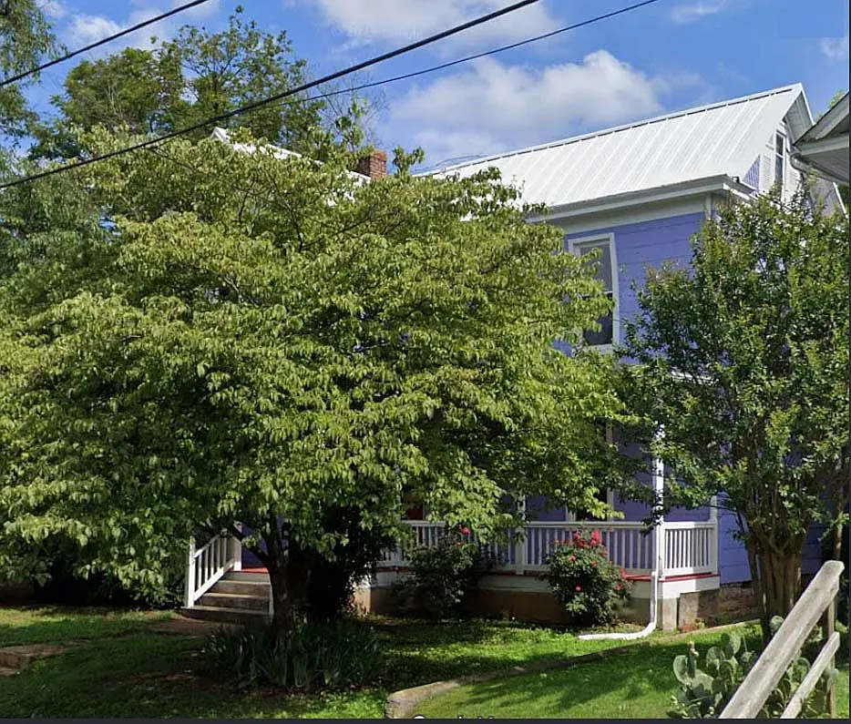 Building Photo - 1319 Chapman Ave SW