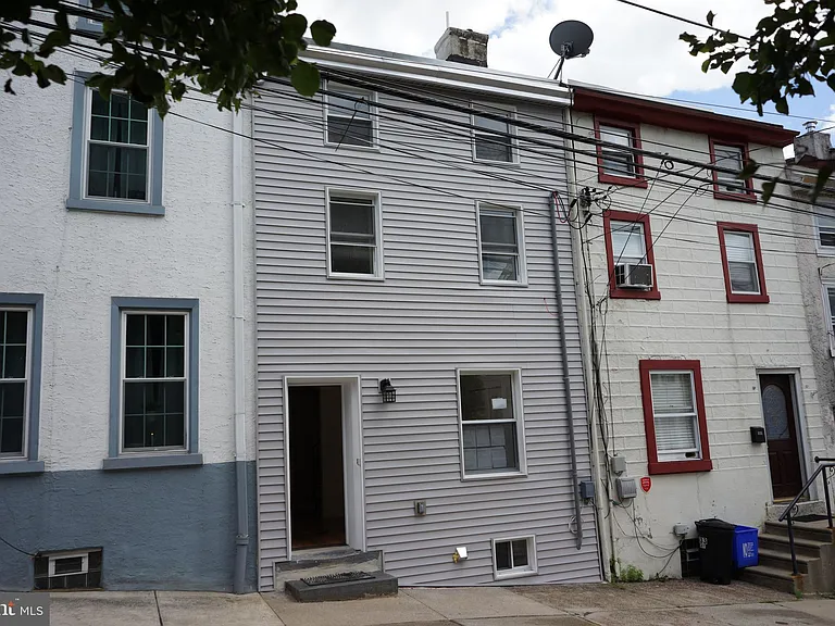 135 Gay St — Photo 1