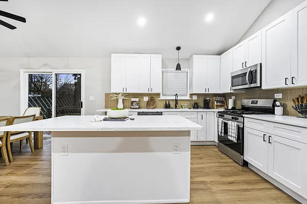 1410 N Lama Ln — Photo 5