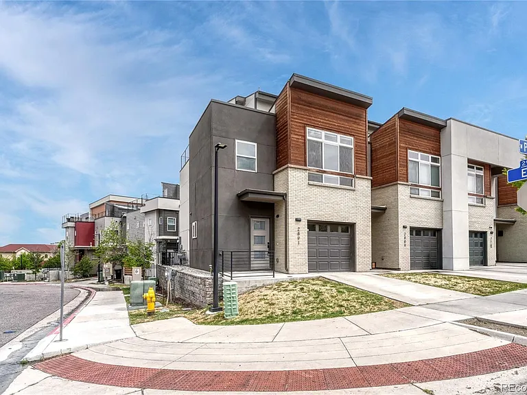 2891 W Parkside Pl — Photo 1