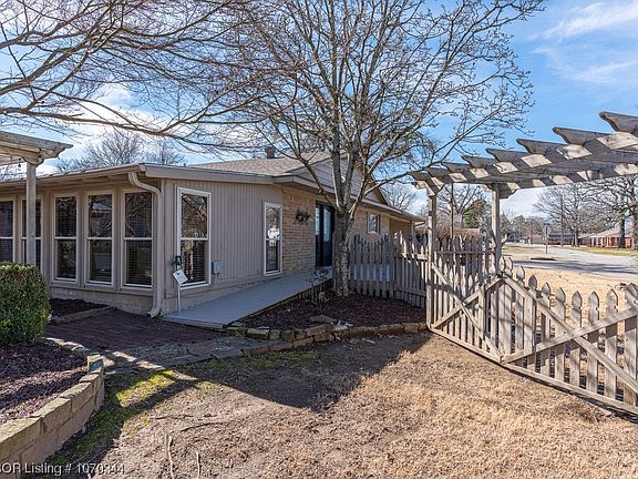 2nd image of 3001 S 40th St