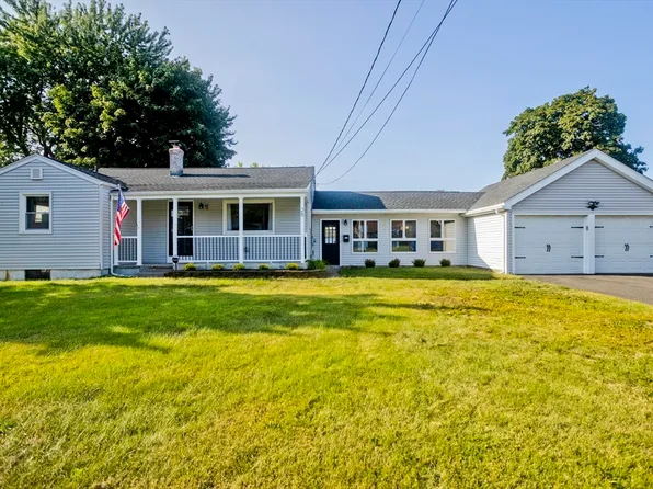 28 Frontenac St, Chicopee, MA 01020