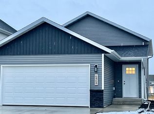 6868 Thomas St, Horace, ND 58047