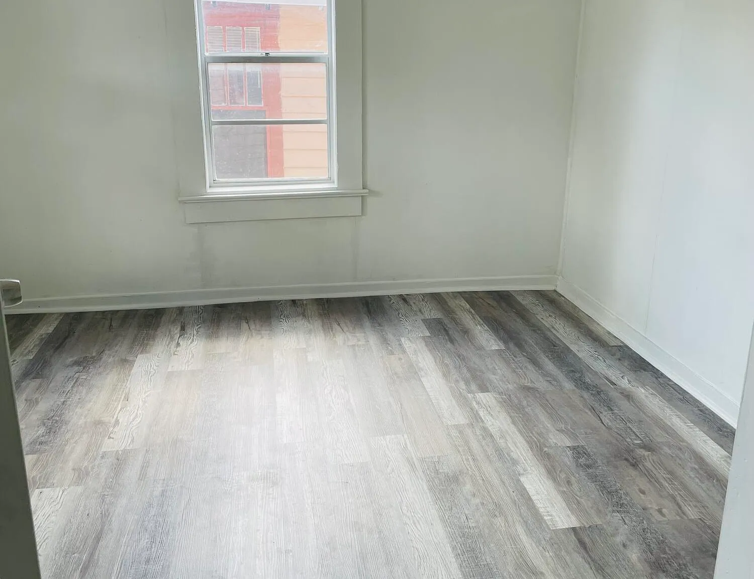 3 bed, 1.0 bath, 1000 sqft, $2,200 — Photo 2