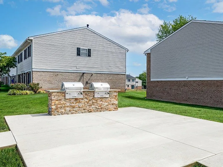 Brookside Manor Apartments and Townhomes — Photo 21