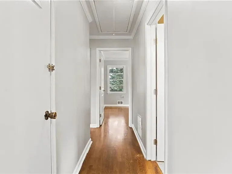 756 Patricia Dr — Photo 4