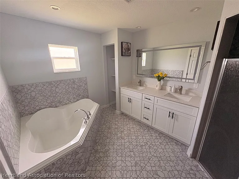 115 Fire Island Ave NE — Photo 8